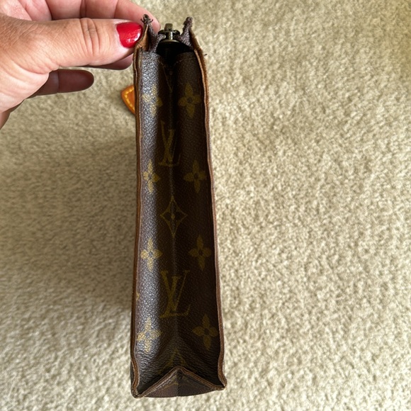 Louis Vuitton pouch - Picture 9 of 14